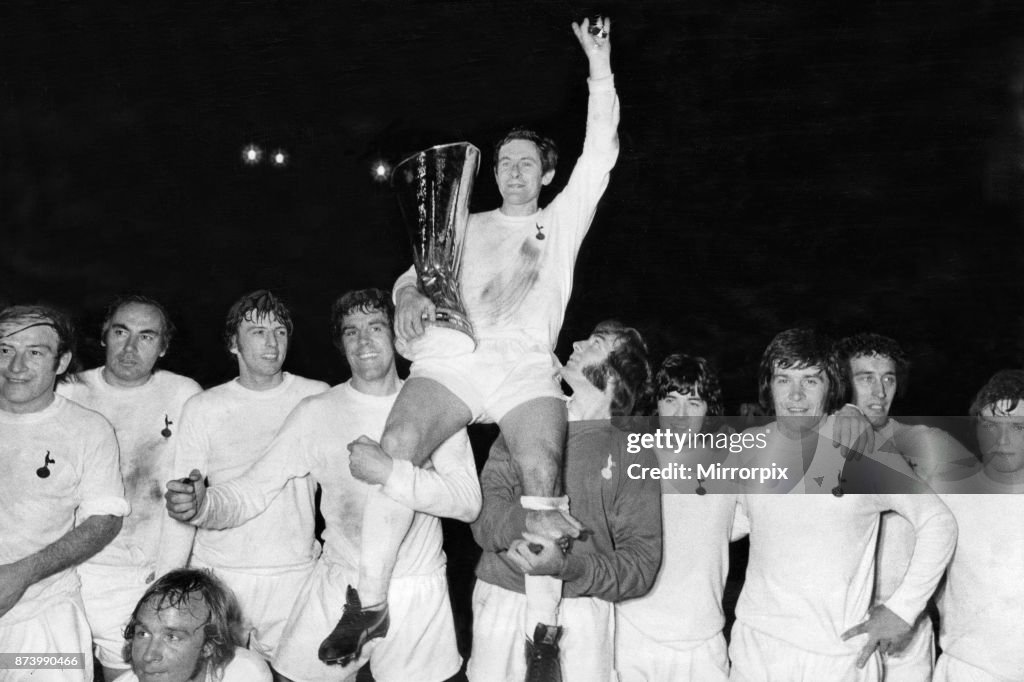 Spurs win UEFA Cup v Wolves