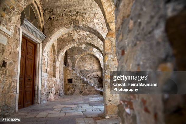 byzantine church mystras, (myzithras), laconia, peloponnese, greece - heinz baumann photography stock pictures, royalty-free photos & images