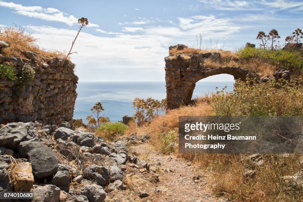 ruins near the byzantine church of agia sophia, monemvasia, peloponnese, greece - heinz baumann photography - fotografias e filmes do acervo