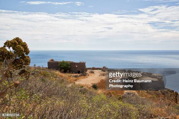 ruins in the monemvasia fortress area, peloponnese, greece - heinz baumann photography - fotografias e filmes do acervo