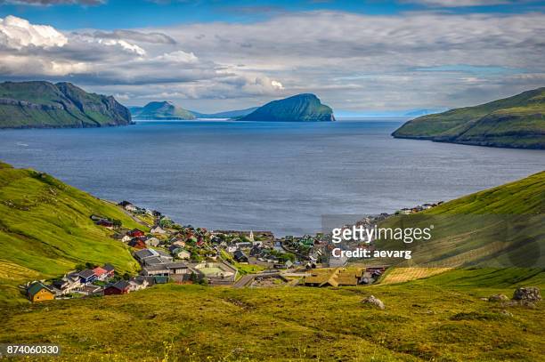 view of the village of kvívík, streymoy, faroe islands, denmark - îles féroé photos et images de collection