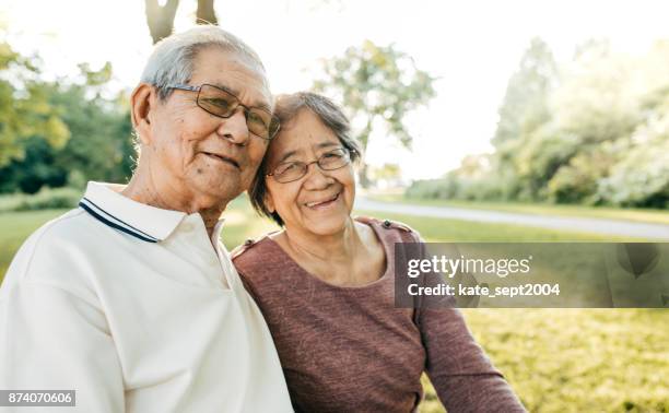 50 anni insieme - filipino ethnicity foto e immagini stock