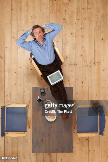 creative professional relaxing in a studio workplace. - thinking outside the box expressão inglesa imagens e fotografias de stock