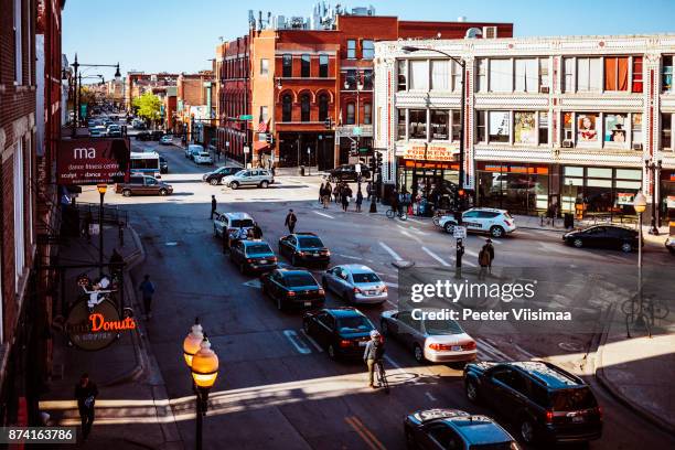 streets of chicago - wicker park - chicago neighborhood stock-fotos und bilder