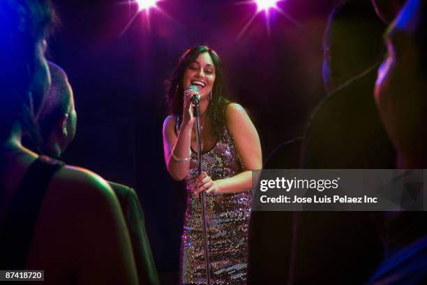 hispanic woman singing in nightclub - celebrating the songs voice of gregg allman backstage audience stockfoto's en -beelden