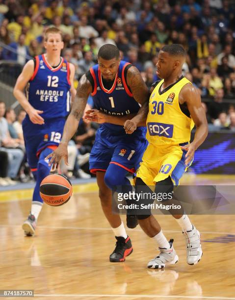 Ricky Ledo, #1 of Anadolu Efes Istanbul competes with Norris Cole, #30 of Maccabi Fox Tel Aviv during the 2017/2018 Turkish Airlines EuroLeague...