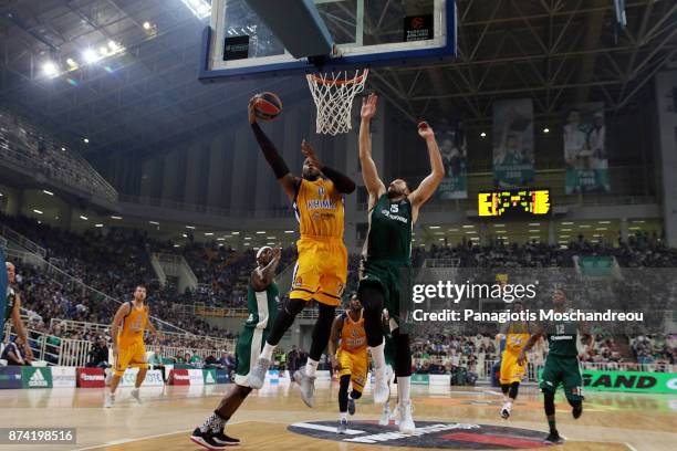 Thomas Robinson, #0 of Khimki Moscow Region competes with Ian Vougioukas, #15 of Panathinaikos Superfoods Athens during the 2017/2018 Turkish...