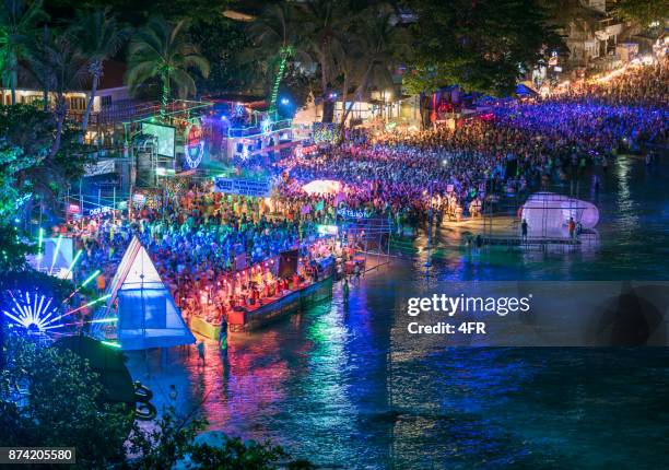 volle maan partij, haad rin beach, koh phangan, thailand - carnaval feestelijk evenement stockfoto's en -beelden