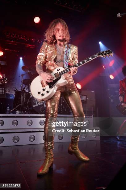 Justin Hawkins of The Darkness performs at Columbia Theater on November 14, 2017 in Berlin, Germany.