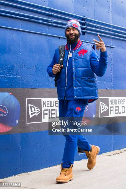 Joe Webb of the Buffalo Bills walks into New Era Field before the game between the Buffalo Bills and the New Orleans Saints on November 12, 2017 in...