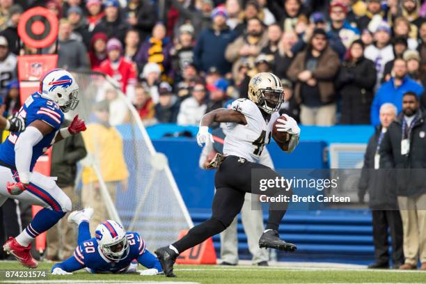 Alvin Kamara of the New Orleans Saints runs past Buffalo Bills defenders during the second quarter at New Era Field on November 12, 2017 in Orchard...