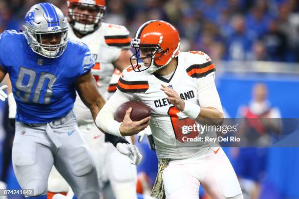 Cody Kessler of the Cleveland Browns runs the ball during the game against the Detroit Lions at Ford Field on November 12, 2017 in Detroit, Michigan.