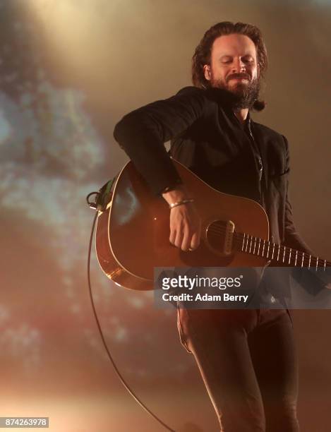 Father John Misty performs at Huxleys Neue Welt on November 14, 2017 in Berlin, Germany.