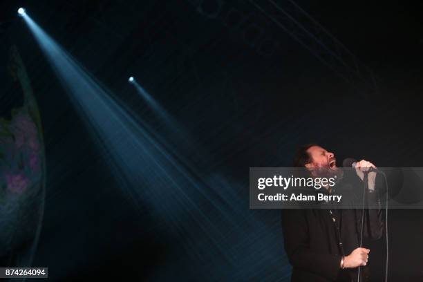 Father John Misty performs at Huxleys Neue Welt on November 14, 2017 in Berlin, Germany.