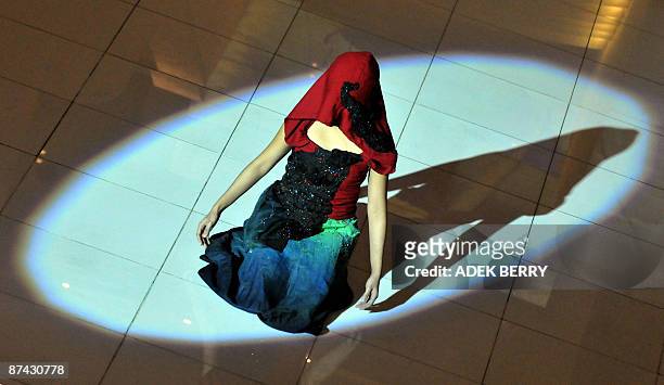 An Indonesian dancer performs "La Femme Paysage, vision de Paris à Java" or 'Woman in the scene, vision from Paris to Java' during a fashion show by...