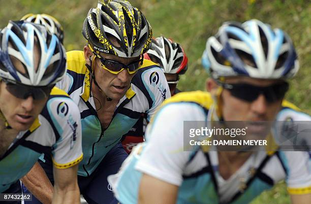 Lance Armstrong pedals, protected by teammates during the eight stage of 92nd Giro of Italy between Morbegno and Bergamo on May 16, 2009....