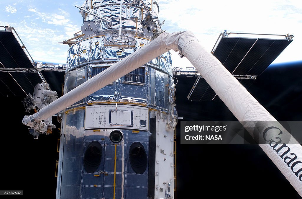 Space Shuttle Atlantis To Repair Hubble Space Telescope