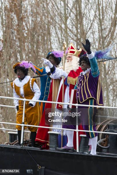 sinterklaas arriving by steam ship with his piet helpers - zwarte piet stock pictures, royalty-free photos & images