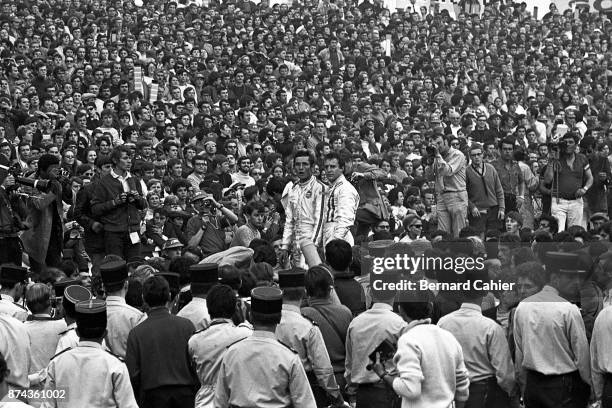 Jacky Ickx, Jackie Oliver, 24 Hours of Le Mans, Le Mans, 15 June 1969. Jacky Ickx and Jackie Oliver after their victory in the 1969 24 Hours of Le...