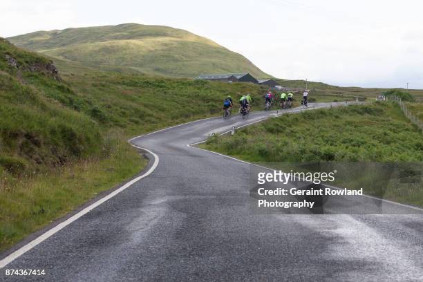 cycling on the isle of mull - cycling scotland stock pictures, royalty-free photos & images
