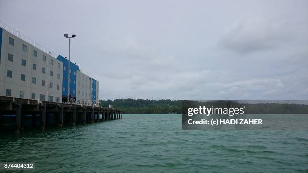 accommodation ship docked on manus island - manus island stock pictures, royalty-free photos & images