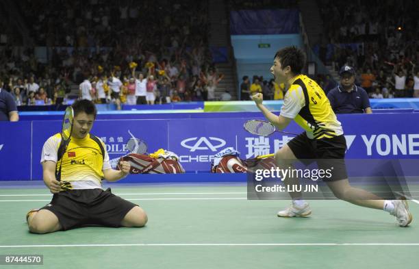 China's Zheng Bo and Yu Yang celebrate after defeating South Korea's Lee Yong Dae and Lee Hyo Jung during the mixed doubles final match at the...