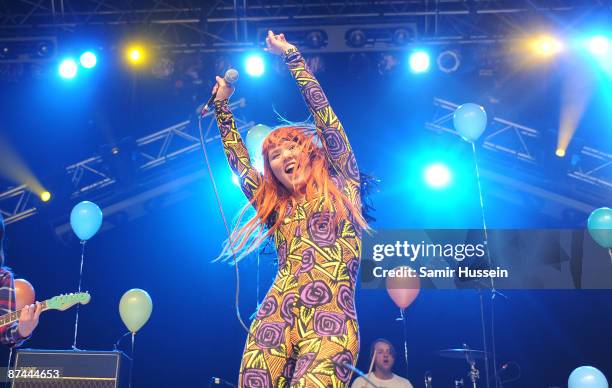 Singer From Css Css Lovefoxx Photos et images de collection - Getty Images
