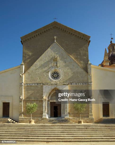 portal of the cathedral of santa maria assunta dom of ortobello - benedictine stock pictures, royalty-free photos & images