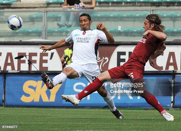 Maurizio Lanzaro of Reggina and Capucho Jedaias of Cagliari in action during the Serie A match between Reggina and Cagliari at the Stadio Granillo on...