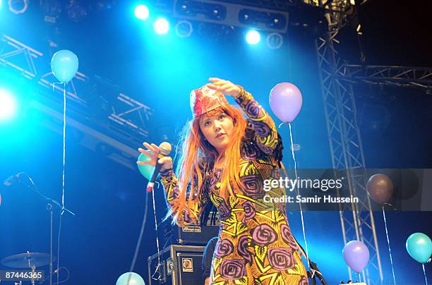 Singer From Css Css Lovefoxx Photos et images de collection - Getty Images