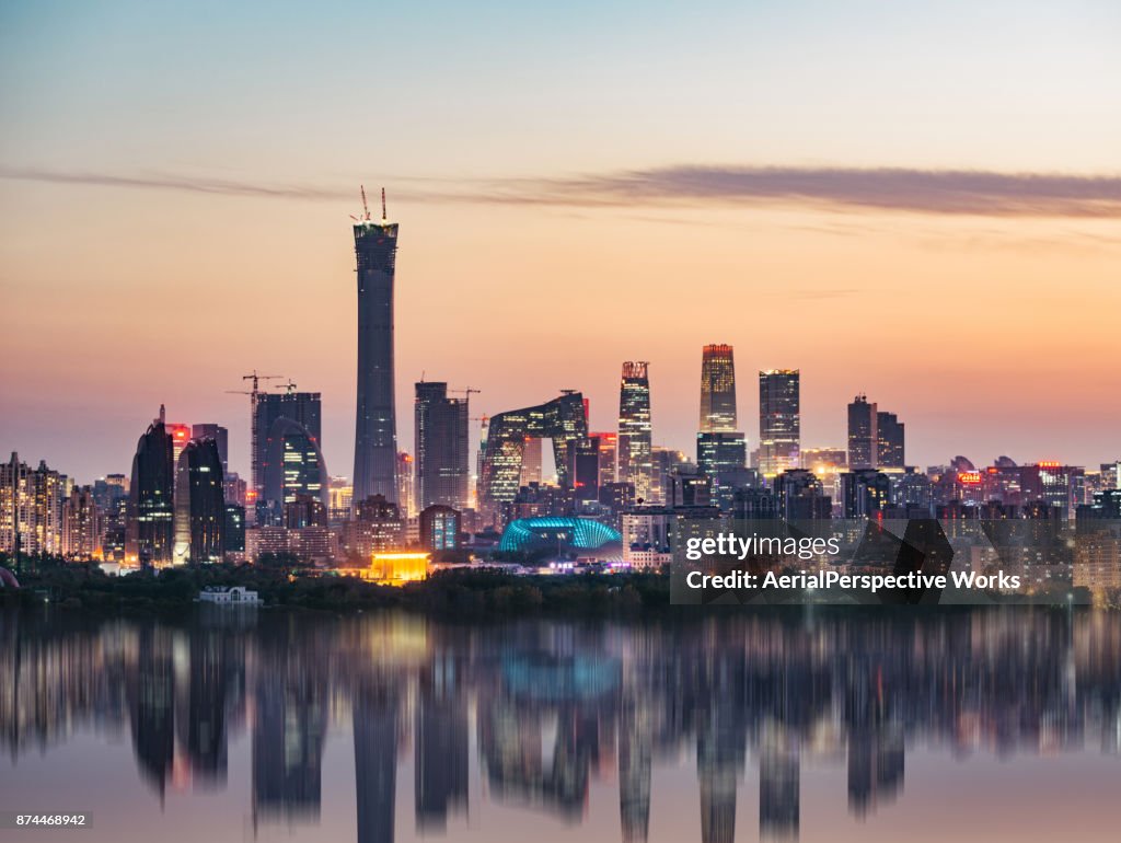 Vista ad alto angolo dello skyline di Pechino al crepuscolo