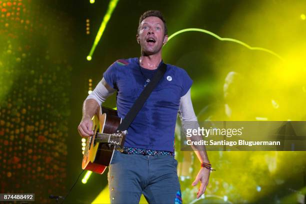 Chris Martin of Coldplay performs during the 'A Head Full Of Dreams' Tour at Ciudad de La Plata Stadium on November 14, 2017 in La Plata, Argentina.