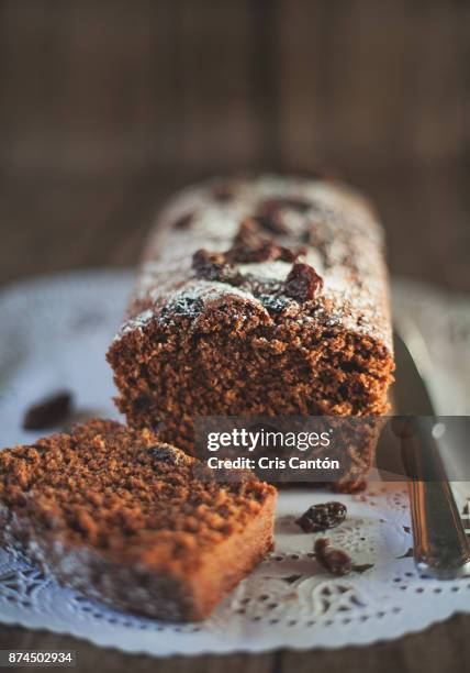 chocolate fruitcake - raisin cake stock pictures, royalty-free photos & images