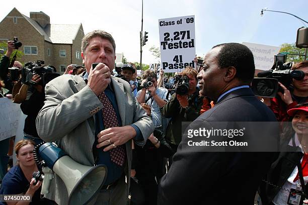Pro-life activists Randall Terry and Alan Keyes protest near the commencement ceremony at Notre Dame University on May 17, 2009 in South Bend,...