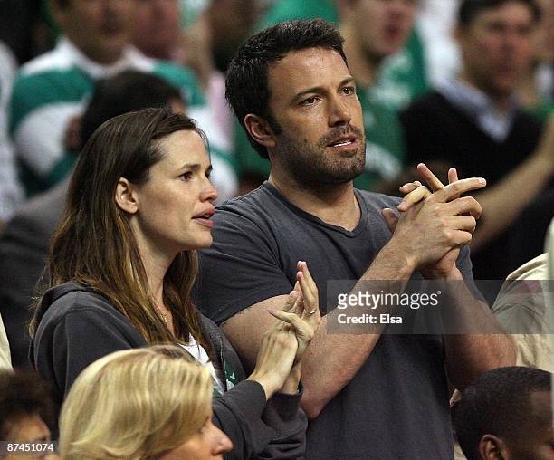 Jennifer Garner and Ben Affleck attend the Boston Celtics versus the Orlando Magic in Game Seven of the Eastern Conference Semifinals during the 2009...