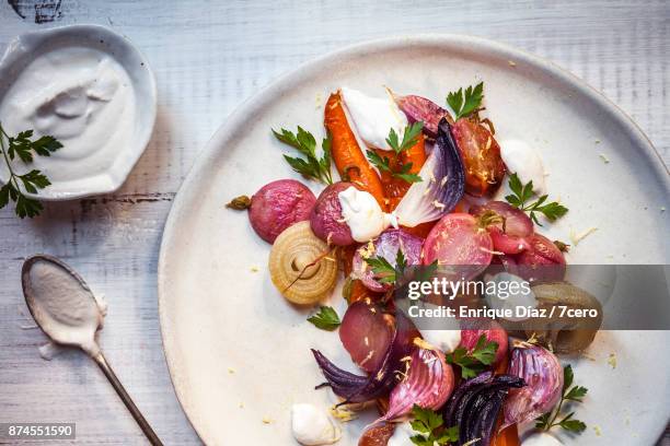pretty roasted vegetables with almond cream - estilismo culinário imagens e fotografias de stock