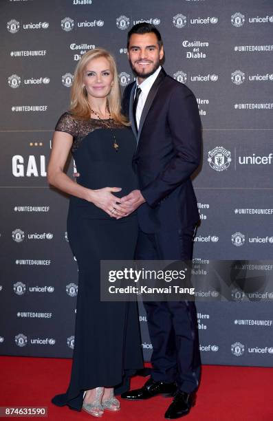 Eliana Guercio and Sergio Romero attend the United for Unicef Gala Dinner at Old Trafford on November 15, 2017 in Manchester, England.