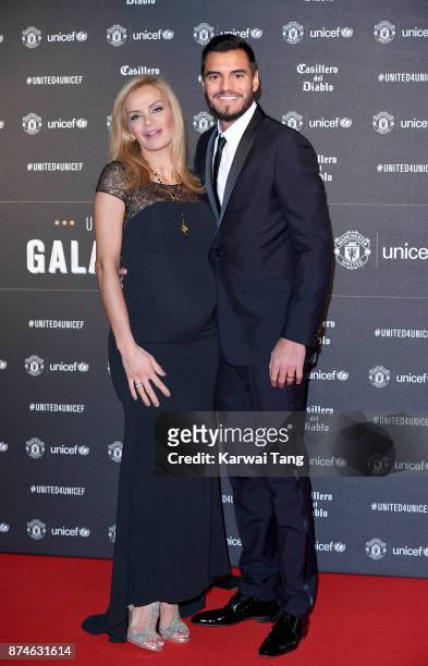 Eliana Guercio and Sergio Romero attend the United for Unicef Gala Dinner at Old Trafford on November 15, 2017 in Manchester, England.