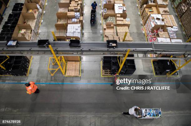 Dispatch Amazon 304 Amazoncouk Stock Photos, High-Res Pictures, and Images - Getty Images