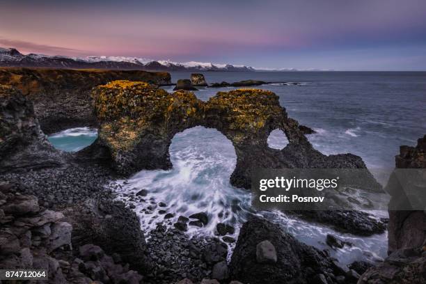 gatklettur rock - arnarstapi stockfoto's en -beelden