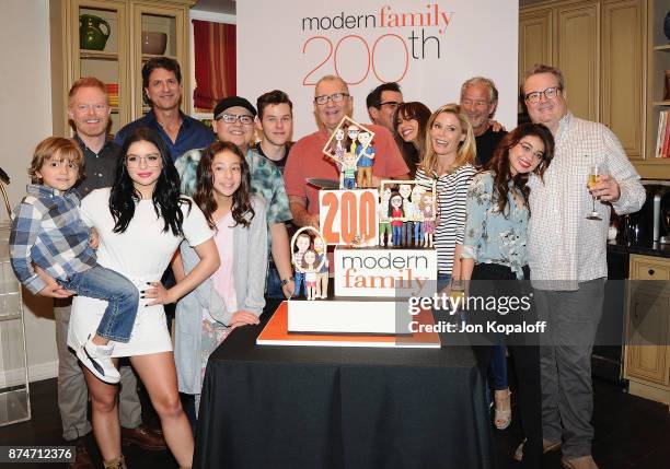 Jeremy Maguire, Ariel Winter, Jesse Tyler Ferguson, creator Steven Levitan, Aubrey Anderson-Emmons, Rico Rodriguez, Nolan Gould, Ed O'Neill, Ty...