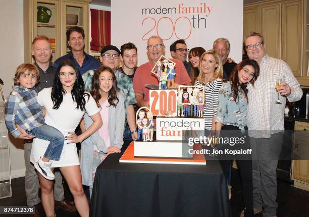 Jeremy Maguire, Ariel Winter, Jesse Tyler Ferguson, creator Steven Levitan, Aubrey Anderson-Emmons, Rico Rodriguez, Nolan Gould, Ed O'Neill, Ty...