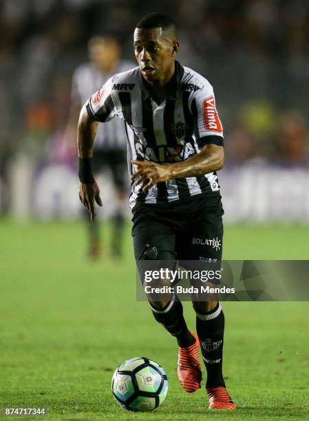 Robinho of Atletico MG controls the ball during a match between Vasco da Gama and Atletico MG as part of Brasileirao Series A 2017 at Sao Januario...