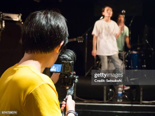 man shooting music video, singer - music rehearsal stock pictures, royalty-free photos & images