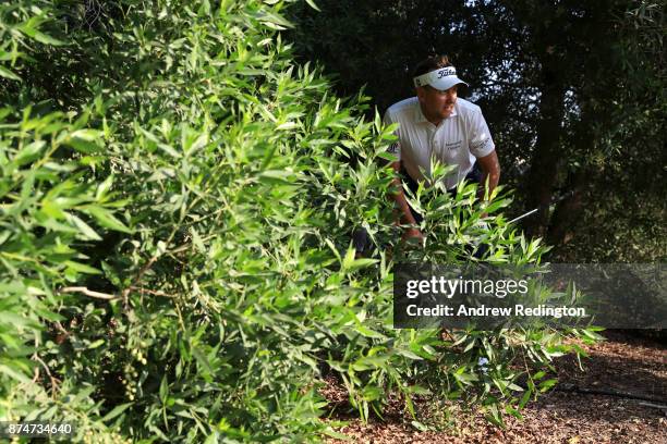 Ian Poulter of England watches his third shot on the 2nd hole during the first round of the DP World Tour Championship at Jumeirah Golf Estates on...