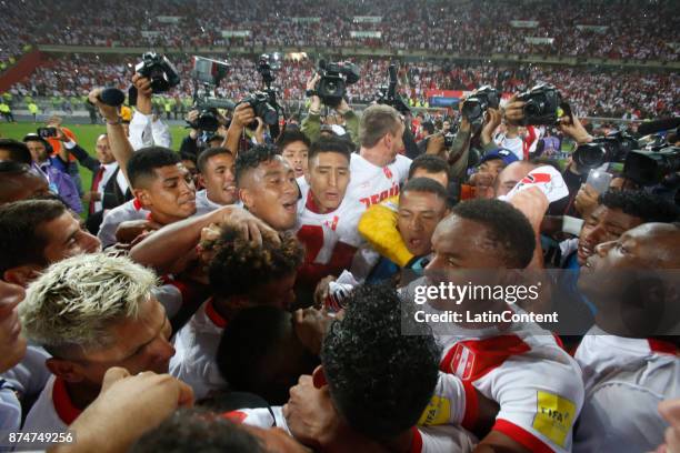 Players of Peru celebrate their victory and qualification to the World Cup after a second leg match between Peru and New Zealand as part of the 2018...