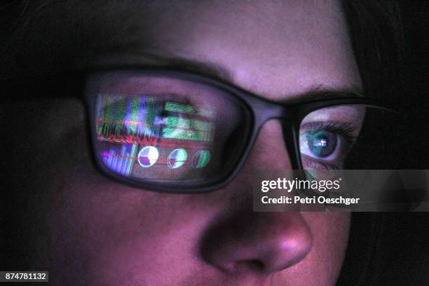 cyber attacks - woman coding stockfoto's en -beelden