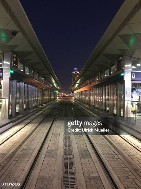 dubai metro - dubai tram stock-fotos und bilder