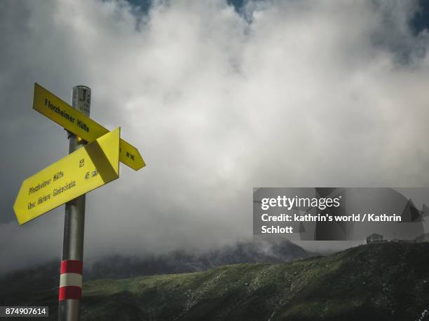 hiking signs - trail marker stock pictures, royalty-free photos & images