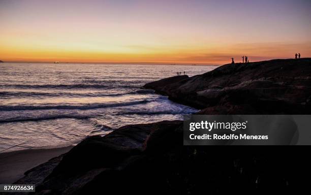 amanhecer em ipanema - amanhecer stock pictures, royalty-free photos & images